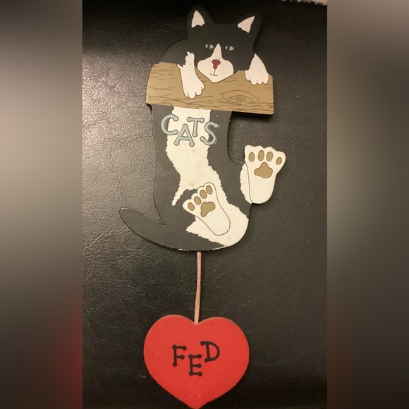 NCE I’m hungry mom. Magnet cat “hungry/fed” sign. CAT 5 1/2”x 3 1/2” - Picture 3 of 5